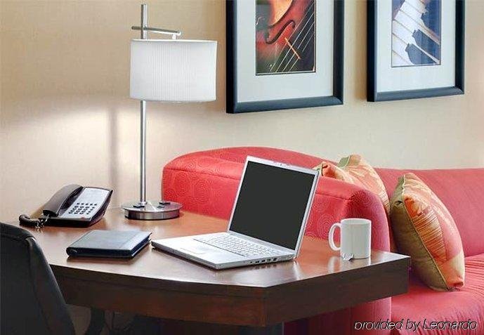 Фото Hampton Inn Albuquerque University Midtown