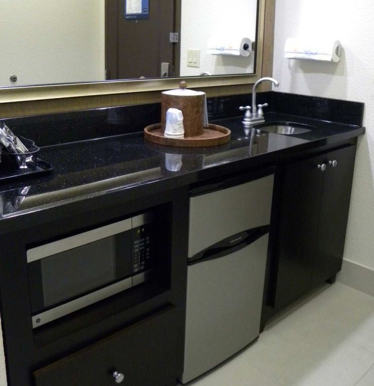 Фото Hampton Inn & Suites Dallas I-30 Cockrell Hill