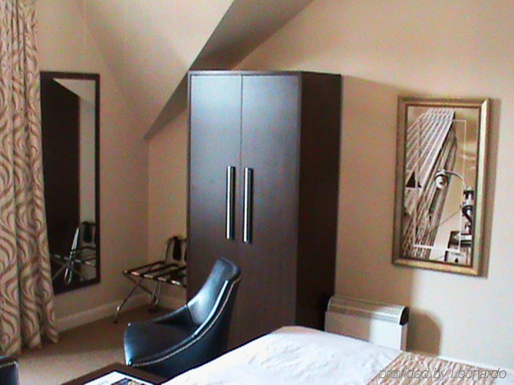 Фото Number 10 Hotel