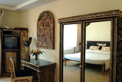 Фото Ambassador City Centre Hotel