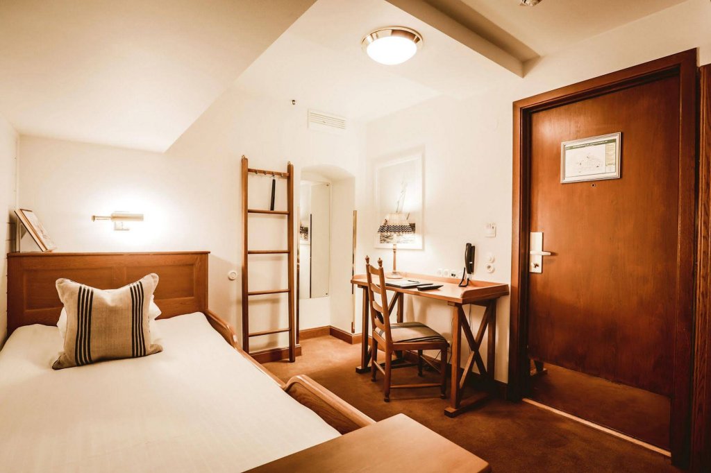 Фото The Sparrow Hotel