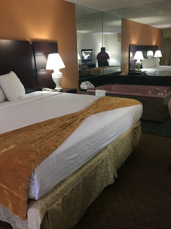 Фото A Victory Inn - West Dearborn