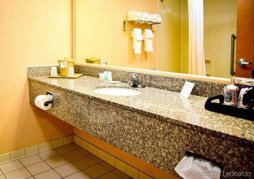 Гостиница Comfort Inn & Suites DeLand - near University в Делтоне