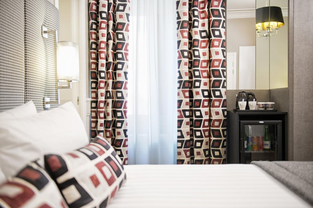 Фото The Independent Hotel