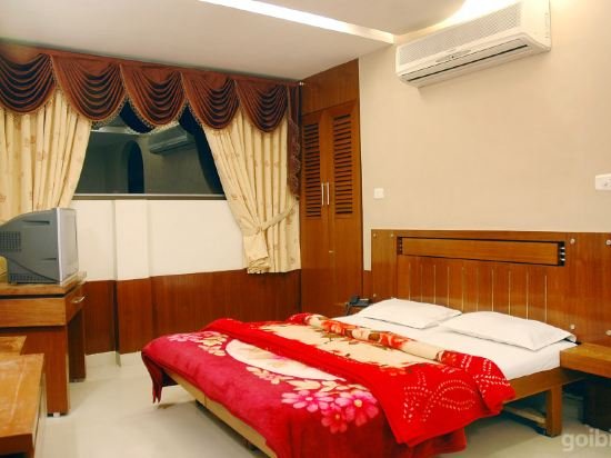 Фото New Cape Hotel