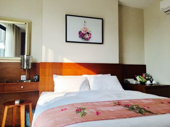 Фото My Hotel Universal Hanoi
