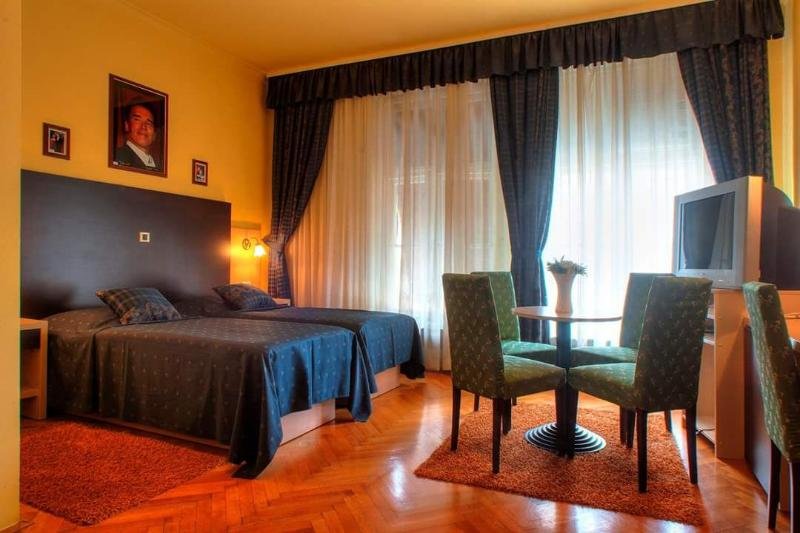 Фото отеля 2