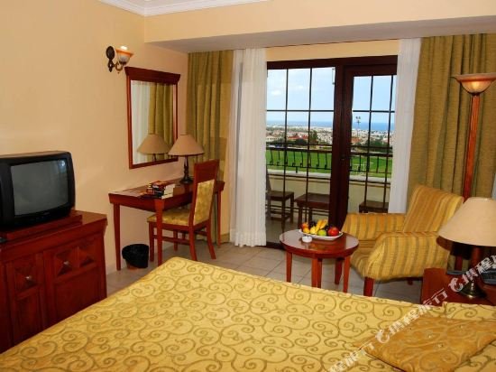 Фото Bellapais Monastery Village