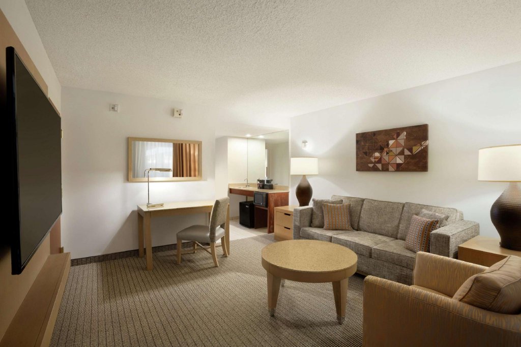 Фото Embassy Suites by Hilton Denver International Airport