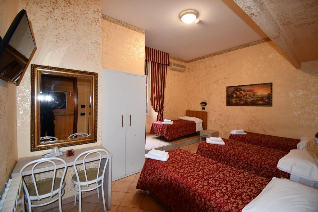 Фото Hotel Ferrarese