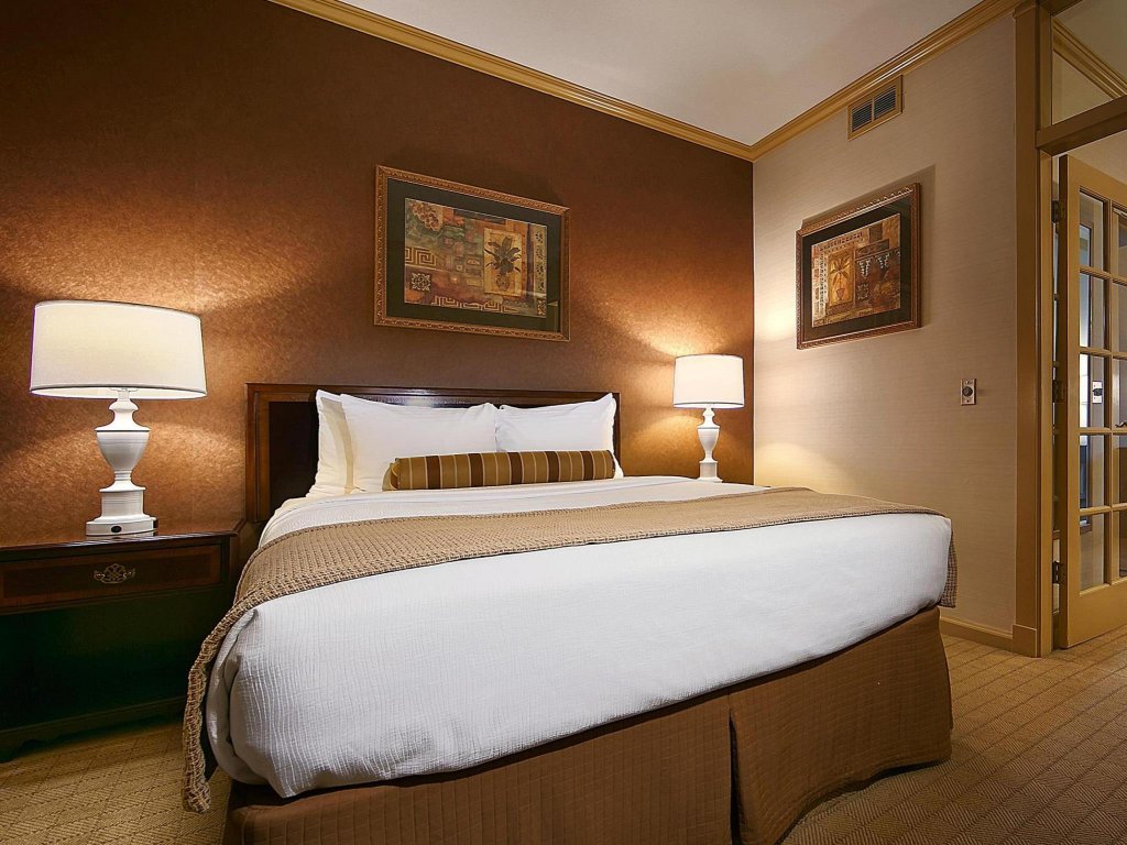 Фото Best Western Plus Palm Court Hotel