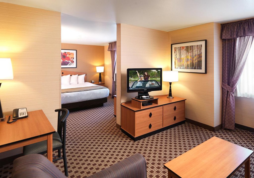 Фото Crystal Inn Hotel & Suites Midvalley