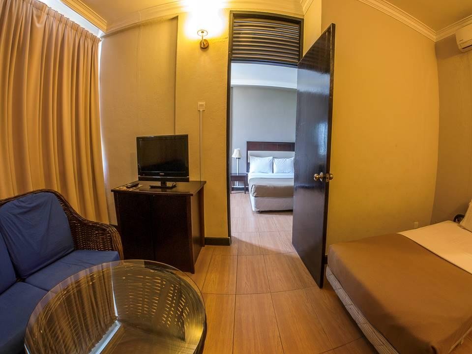 Фото Lodge 18 Hotel