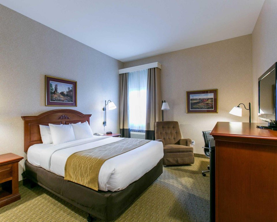 Фото Comfort Inn Warrensburg Station