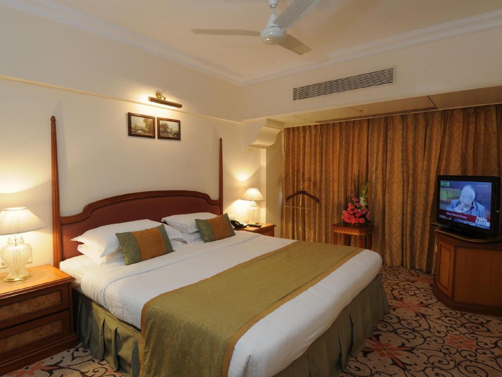 Фото Fariyas Hotel