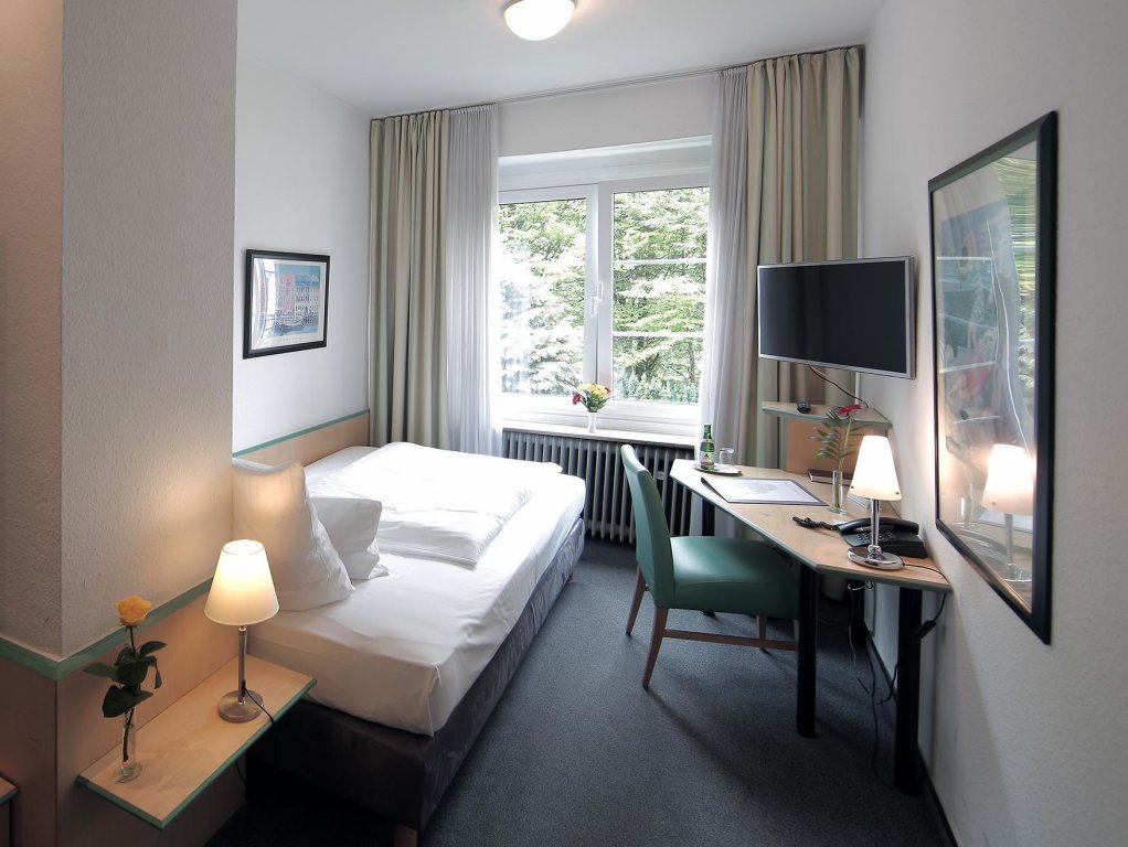 Фото Hotel Am Hofgarten