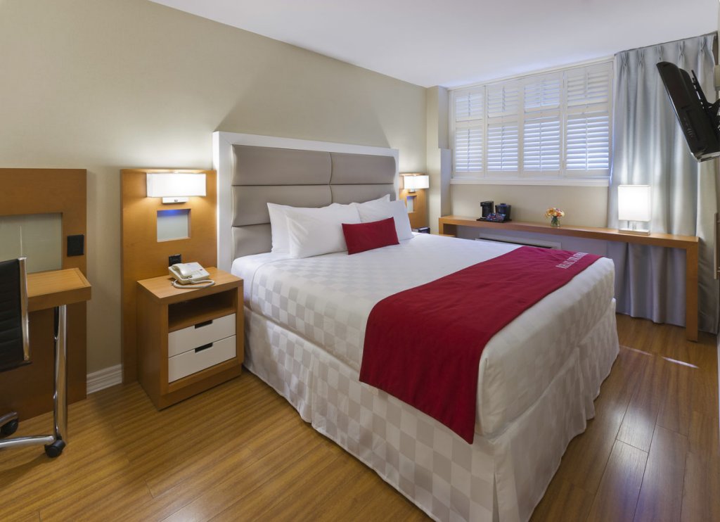 Фото Strathcona Hotel