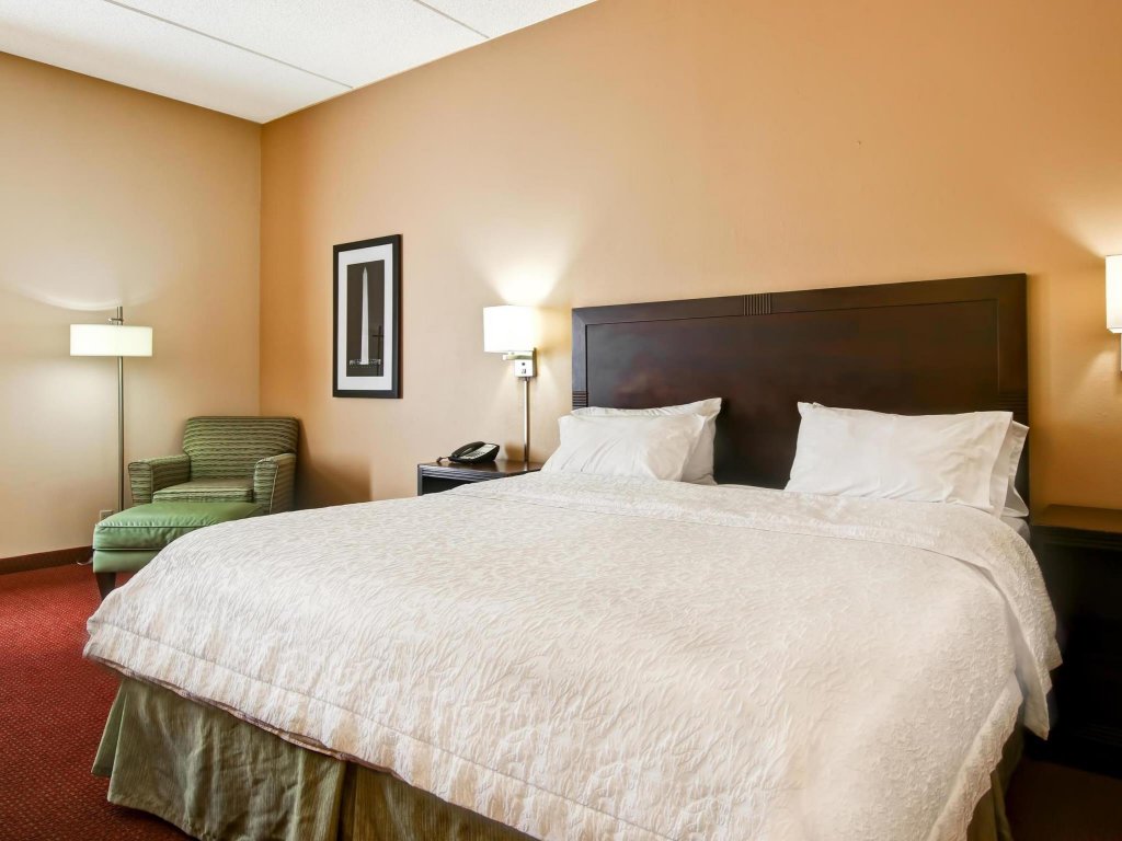 Фото Hampton Inn Waldorf