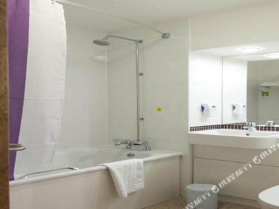 Фото Premier Inn London City Tower Hill