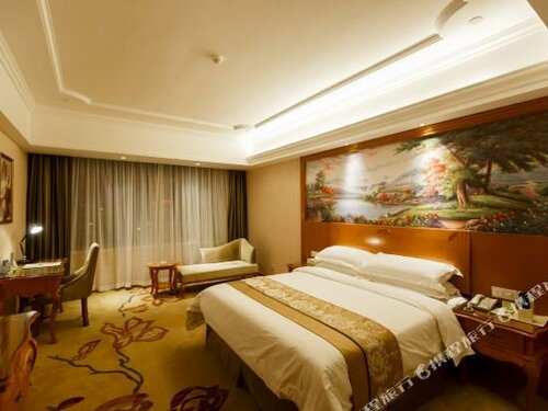 Гостиница Vienna Hotel Shaoguan Wulingting Branch в Шаогуани