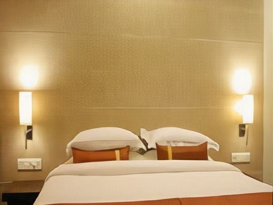 Фото Hotel Highland Residency