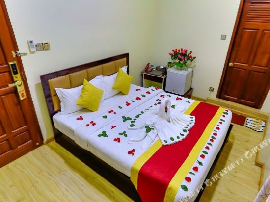 Фото Golden City Light Hotel