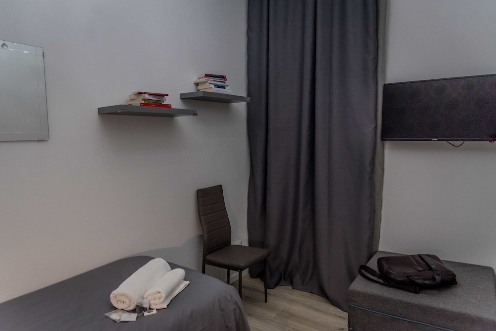 Фото Inside Roma Rooms