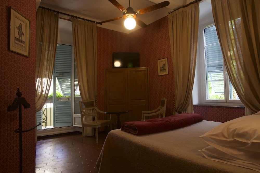 Фото Hotel Central Bastia