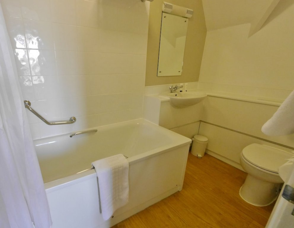 Фото Corner House Hotel