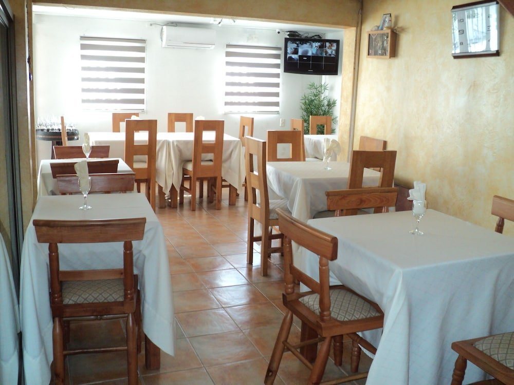 Фото Hostal Casa Familia