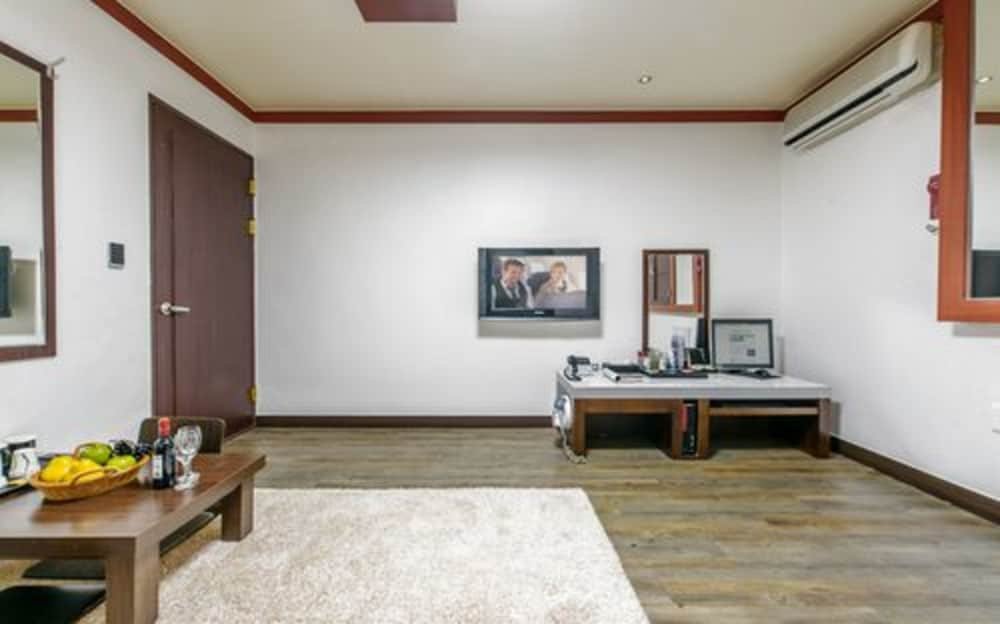 Фото Yeosu Mk Hotel