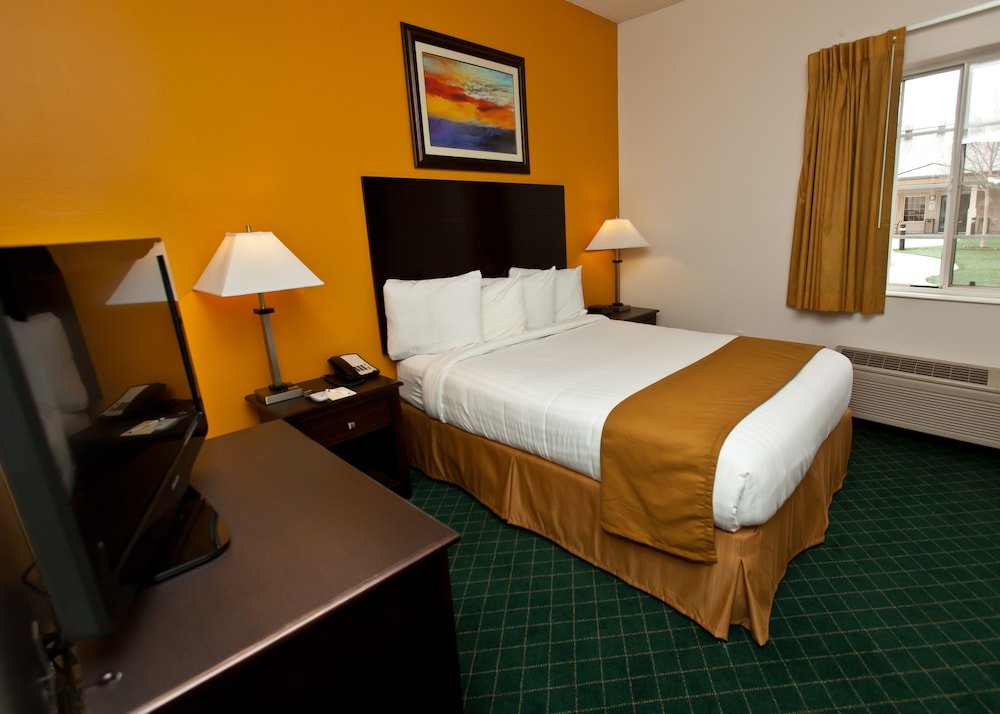 Фото Landmark Inn Fort Irwin