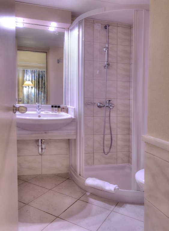 Фото Mediterranean Hotel