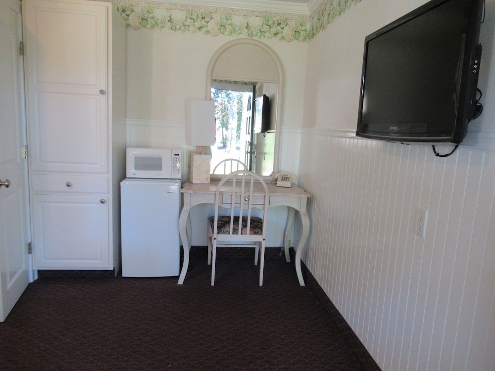 Фото Falmouth Heights Motor Lodge