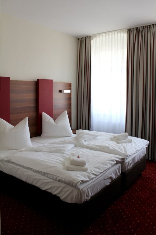 Фото Hotel Schwibbogen