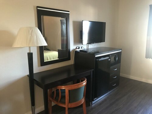 Гостиница Manhattan Inn & Suites - Lax
