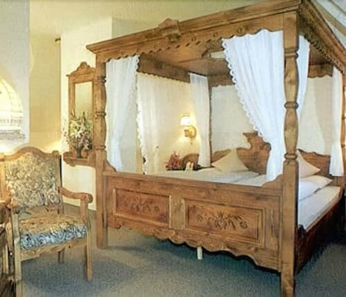 Гостиница Spundloch - das Hotel & Weinrestaurant