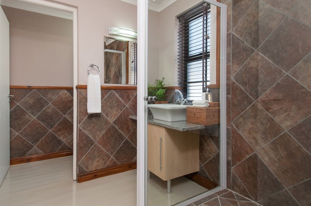 Фото Whale Away Guest House