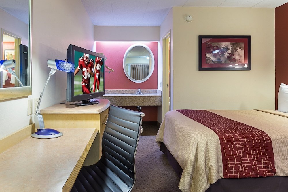 Фото Red Roof Inn Detroit - Farmington Hills