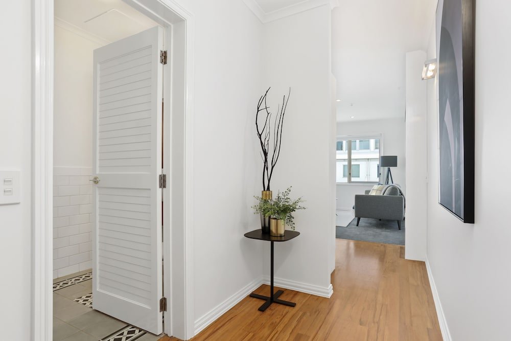 Фото Newly Refurnished Stylish One Bedroom - by Urban Butler