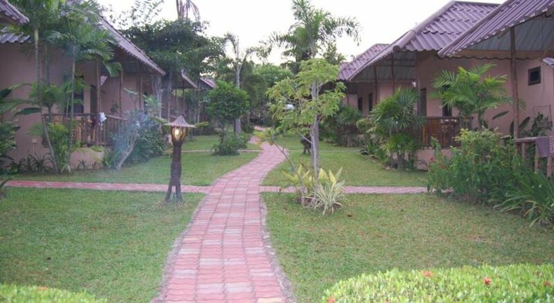 Гостиница Bee Nat Garden Resort в Самуи