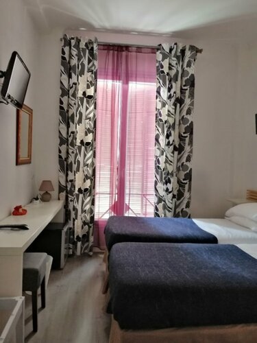 Внешний вид отеля Brit Hotel Colbert Juan les Pins в Антибе, фото 2