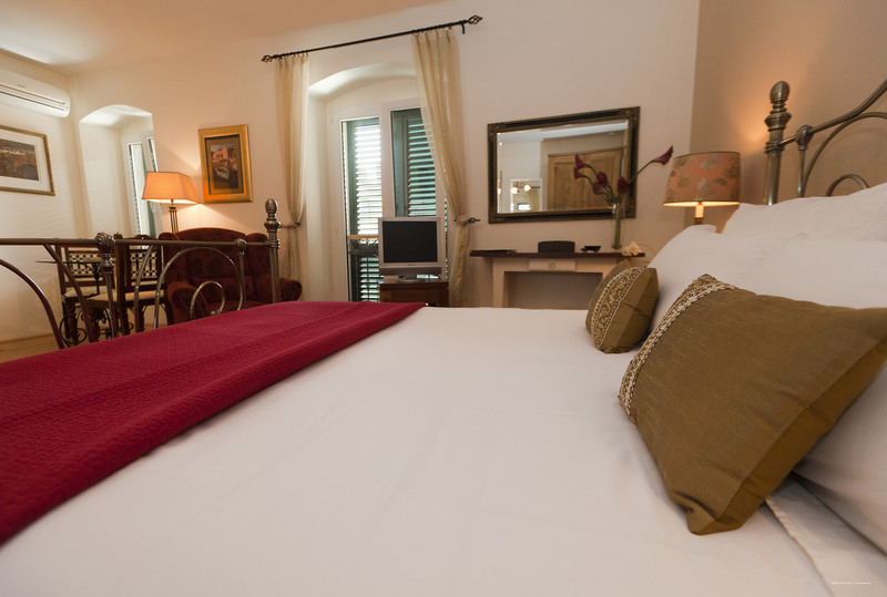 Фото Zephyrus Boutique Accommodation