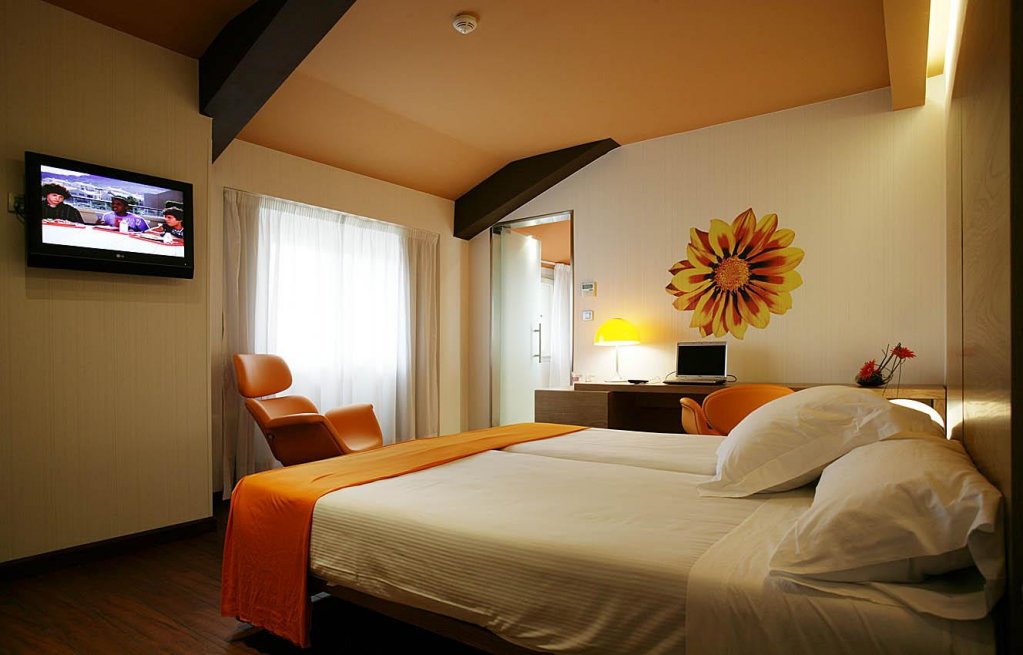 Фото Petit Palace Plaza Malaga Hotel