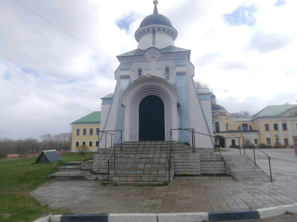 Chapel, memorial cross Tsarstvennykh Strastoterptsev Church, Tver, photo