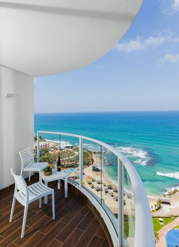 Гостиница Ramada Resort by Wyndham Hadera Beach в Хадере