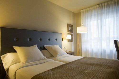 Внешний вид отеля Pamplona Plaza в Памплоне, фото 2