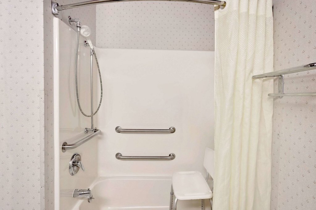 Фото Microtel Inn & Suites by Wyndham Madison East