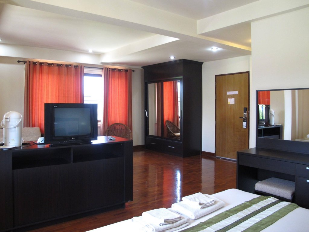 Фото The Palm Garden Hotel