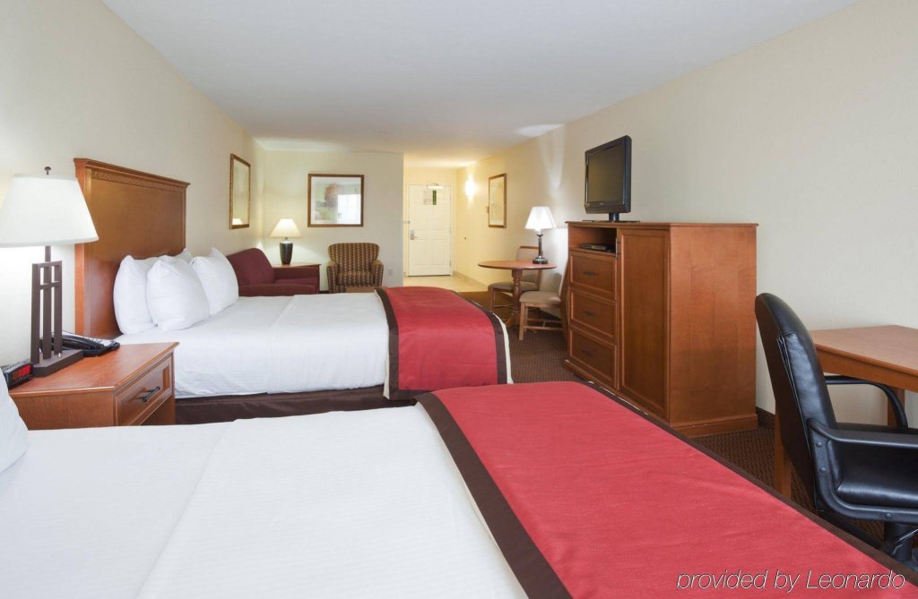 Фото La Quinta Inn & Suites by Wyndham Fargo-Medical Center